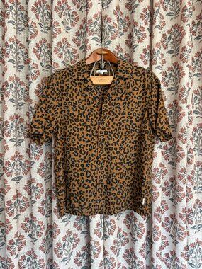 Men's Banks Journal Leopard Print Button Down Shirt Medium